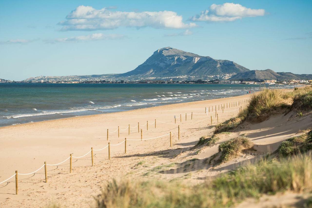 Apartamento con piscina frente al mar. Oliva Nova Exterior foto